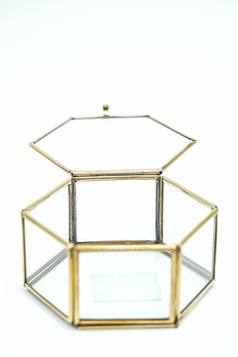 Boîte à bijoux hexagonale en laiton antique avec verre 4x9x8 cm