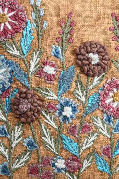 Coussin décoratif coton prairie fleurie ocre 45x45cm