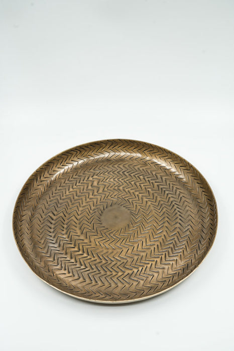 Round aluminum serving tray with arrow pattern in brass look, medium size 35x3cm