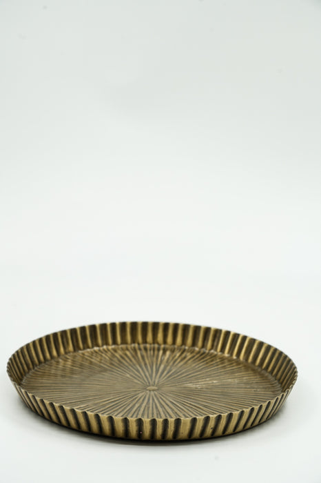 Round aluminum serving tray with a radiating pattern in brass look, medium size 25.5x2.5cm