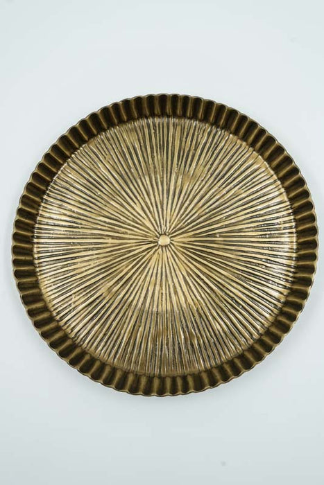 Round aluminum serving tray with a radiating pattern in brass look, medium size 25.5x2.5cm