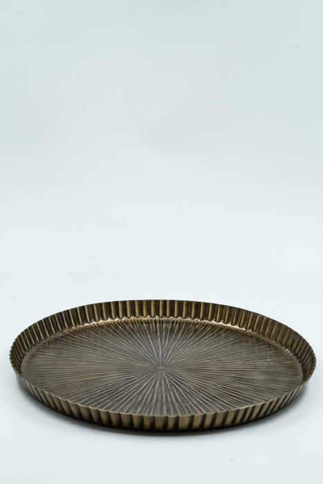Round aluminum serving tray with a radiating pattern in brass look, large, 35.5x2.5cm