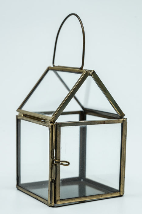 Small square brass lantern with glass roof, 7.5x7.5x11cm