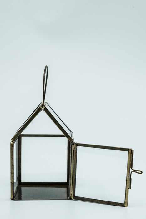 Small square brass lantern with glass roof, 7.5x7.5x11cm