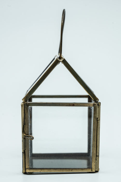 Small square brass lantern with glass roof, 7.5x7.5x11cm