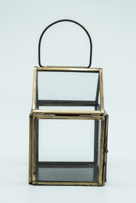 Small square brass lantern with glass roof, 7.5x7.5x11cm