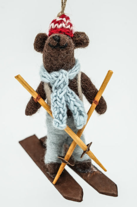 Weihnachtshänger Filz Bär mit Ski und Stöcken 13 cm