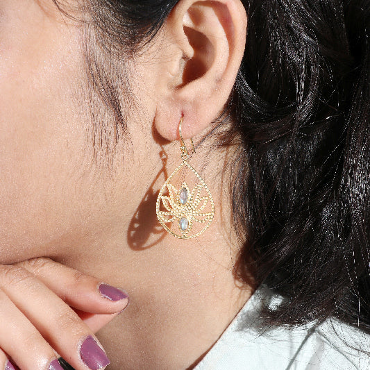 Ohrringe Messing vergoldet Lotusblume Labradorit