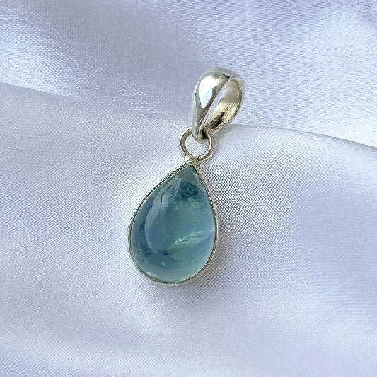 Pendentif en argent en forme de goutte d'apatite