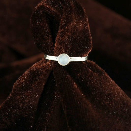 Silver ring rainbow moonstone