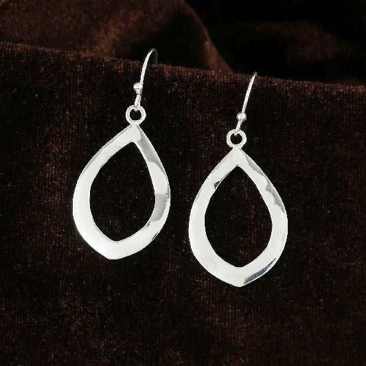 Boucle d'oreille en argent en forme de larme ovale