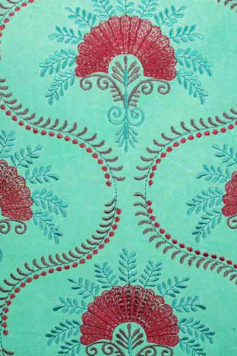 Coussin décoratif coton brodé plumes de paon menthe/rouge 50x50cm