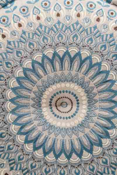 Puff bestickt blau gemustert 60x20cm