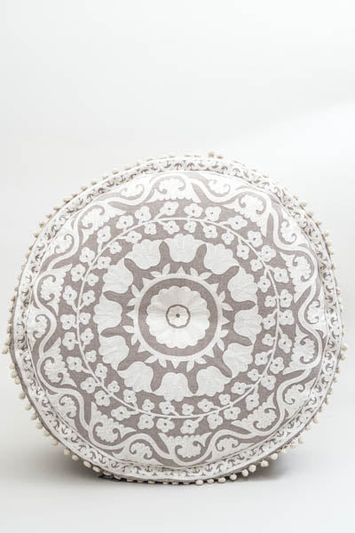 Puff bestickt Mandala offwhite 60x20cm