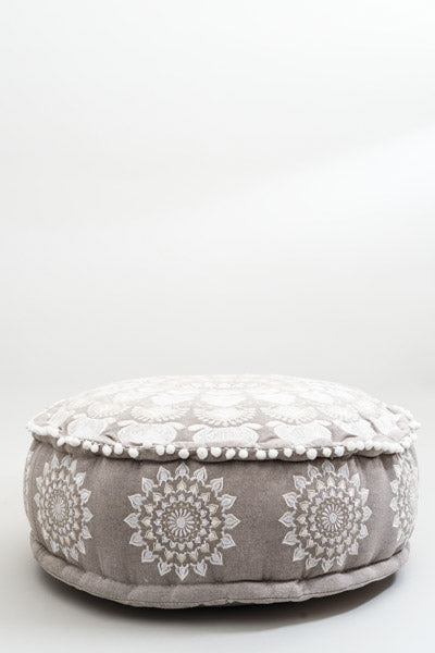 Pouf brodé taupe écru 60x20cm