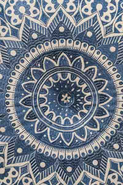 Puff bestickt dunkelblau gemustert 60x20cm