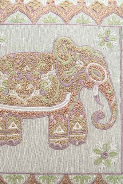 Coussin décoratif Éléphant brodé marron clair/vert/rose 40x40cm