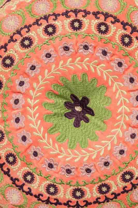 Coussin de sol Gaddi velours de coton rond abricot brodé vert/bleu/violet 40cm