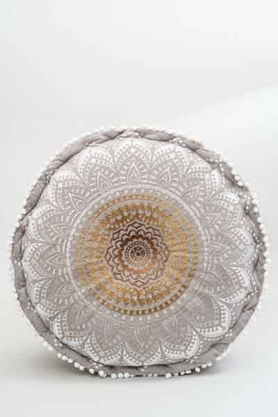 Puff bestickt weiss/gelb/braun gemustert 60x20cm