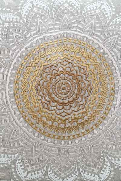 Coussin décoratif brodé blanc/jaune/marron à motifs 40x40cm