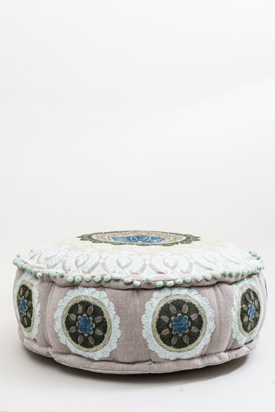 Pouf brodé motif vert/marron/bleu 60x20cm