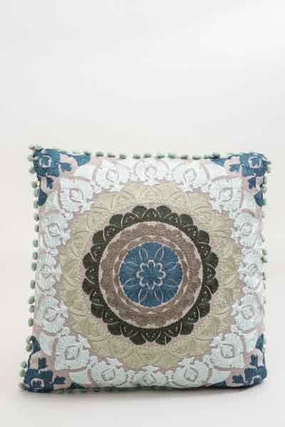 Coussin décoratif brodé à motifs vert/marron/bleu 40x40cm