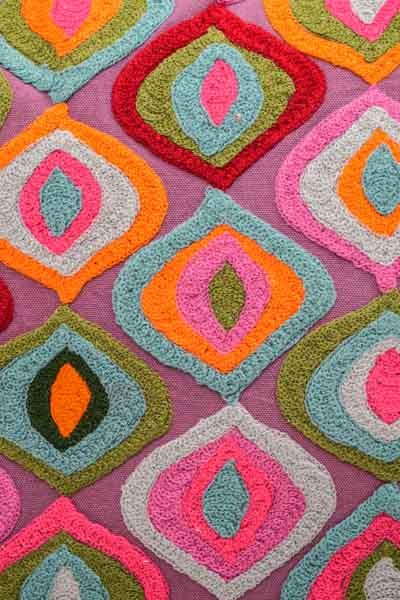 Coussin décoratif brodé multicolore 40x40cm
