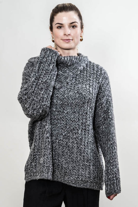 Pull en maille à col large, gris foncé/blanc - Taille unique
