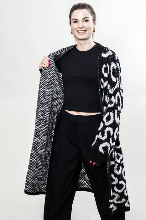 Long knitted coat white/black patterned - One Size