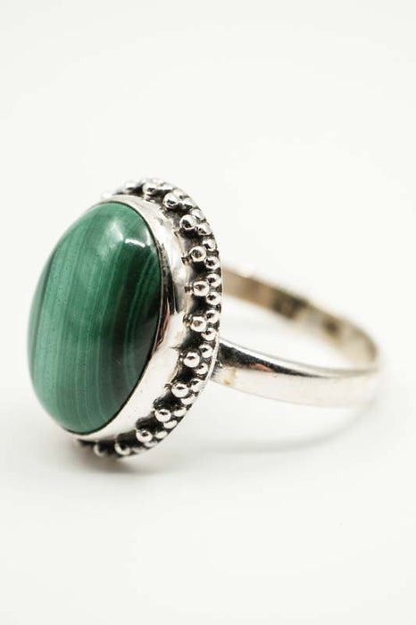 Silver ring with oval malachite decoration