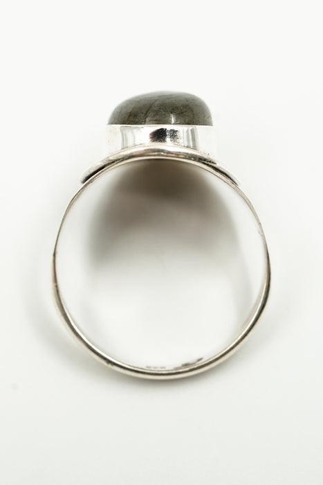 Silver ring with round labradorite, set in multiple rows