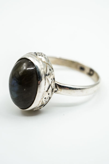 Silver ring labradorite oval