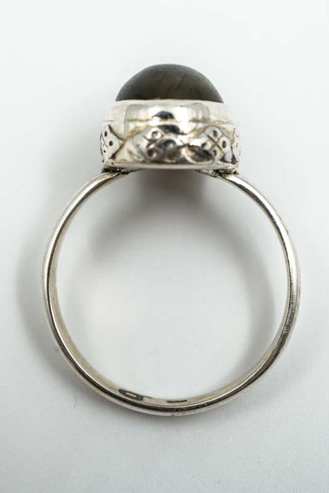 Silver ring labradorite oval