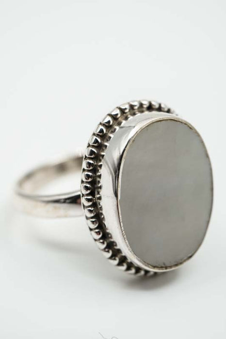 Oval silver ring with mother-of-pearl