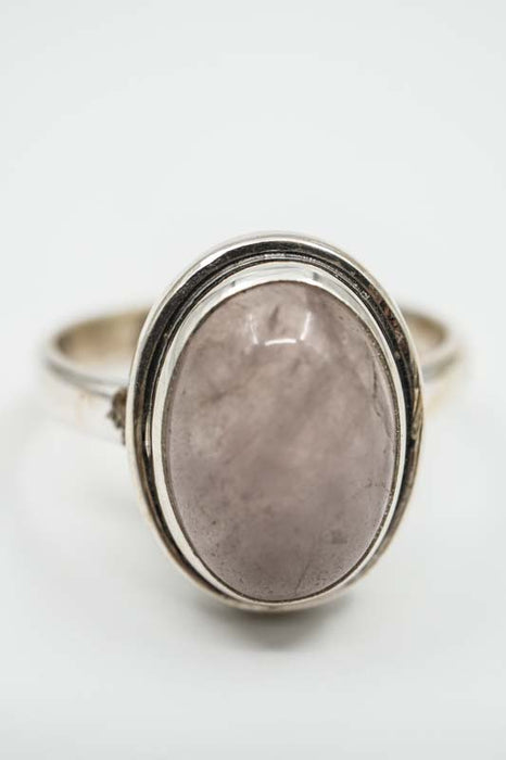 Silver ring with rose quartz, smooth setting
