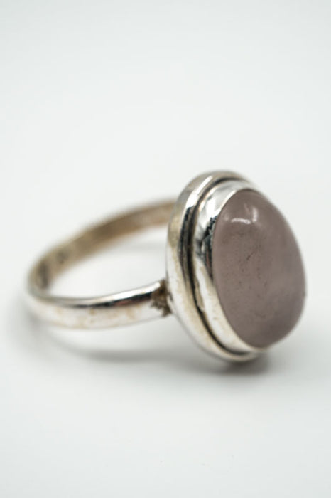 Silver ring with rose quartz, smooth setting