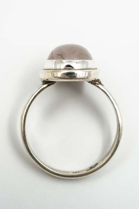 Silver ring with rose quartz, smooth setting
