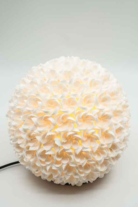 Muschellampe Ball weiss  20 cm