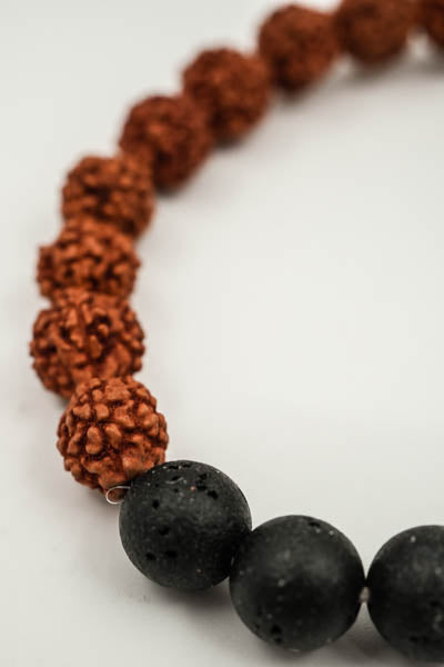 Bracelet Rudraksha avec pierre de lave