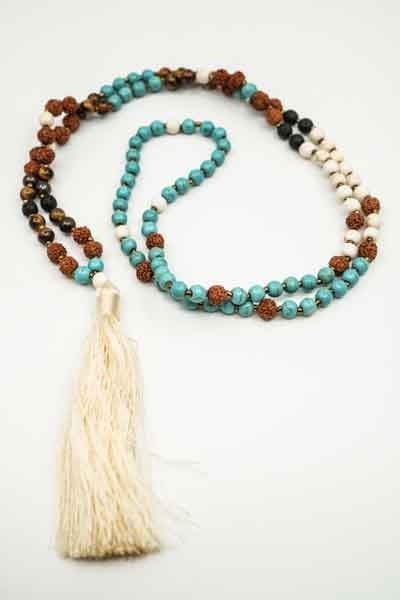 Collier Rudraksha/Turquoise/Howlite/Œil de Tigre/Pierre de lave avec pompon crème