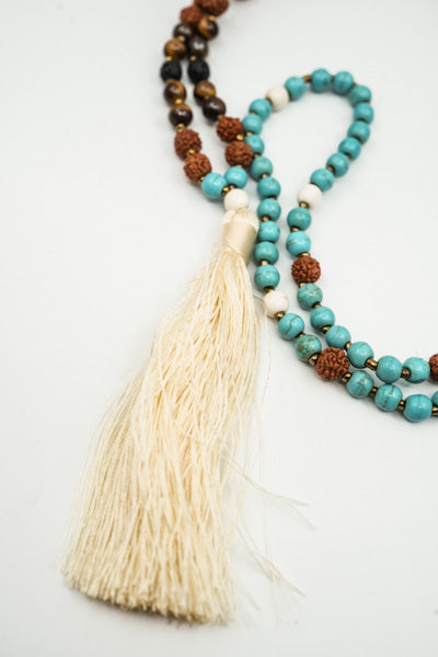 Collier Rudraksha/Turquoise/Howlite/Œil de Tigre/Pierre de lave avec pompon crème