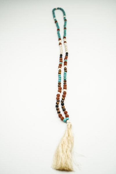 Collier Rudraksha/Turquoise/Howlite/Œil de Tigre/Pierre de lave avec pompon crème