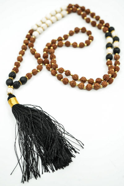 Collier Rudraksha/Howlite/Pierre de lave avec pompon noir