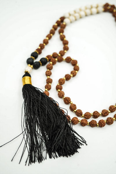 Collier Rudraksha/Howlite/Pierre de lave avec pompon noir