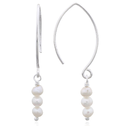Silver earring with 3 small freshwater pearls