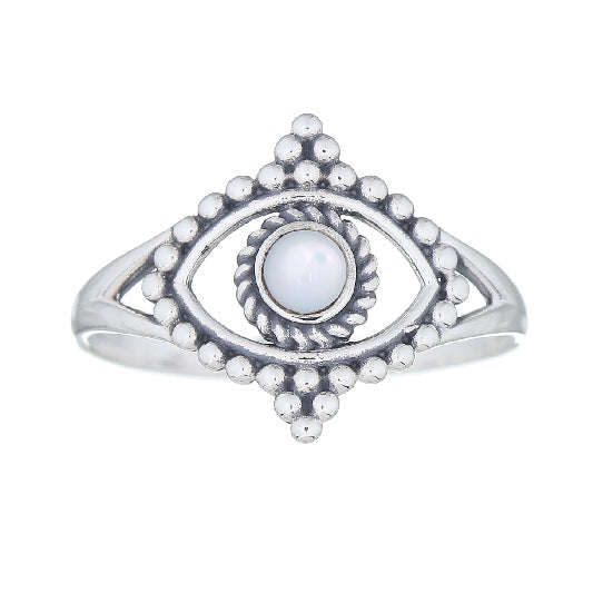 Silver ring decorated with mother-of-pearl