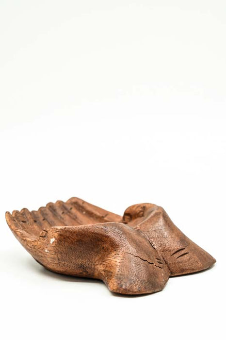 Decorative Hands Suar Wood 15cm