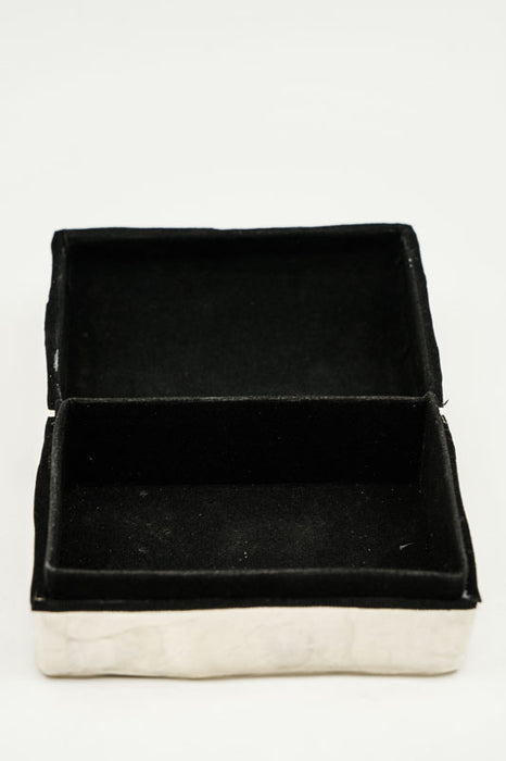 Jewelry box decorated with shells, medium size 10x7x5cm