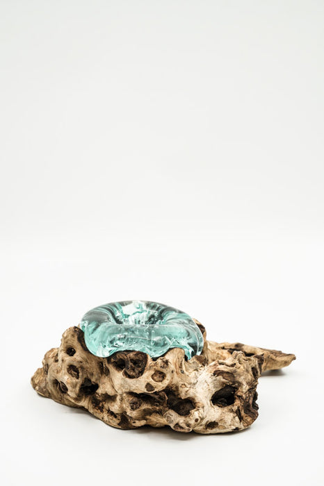 Decorative glass tealight holder, 10cm, on wood