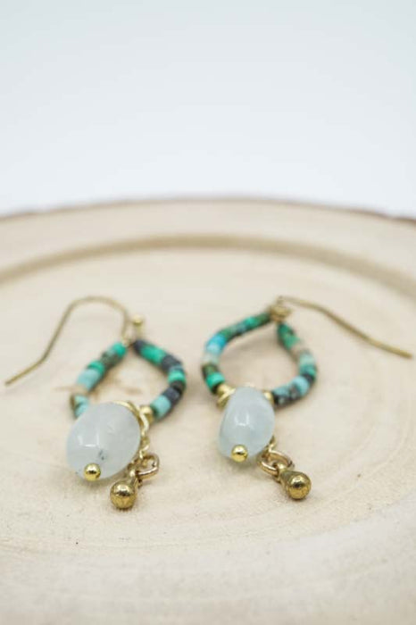 Boucles d'oreilles perles de verre et pierres semi-précieuses turquoise/bleu clair